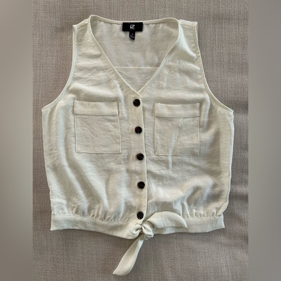 IZ Byer Cream Sleeveless Button Down Tie Front Top. Size Medium - Picture 6 of 10